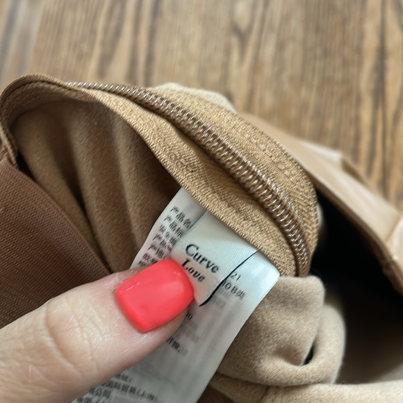 NWT Abercrombie & Fitch Curve Love Vegan Leather Pants - Picture 7 of 7